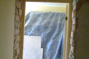 35.Ukse ava  kandvas seinas korterelamus 2.jpg